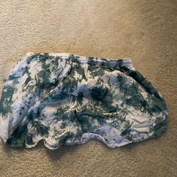 Summer shorts Size Medium - Picture 4 of 7